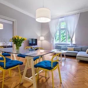 Tyzenhauz Superior Apartment